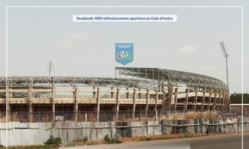 CAN 2023 : Pose des mâts d’éclairage du stade de CO Korhogo