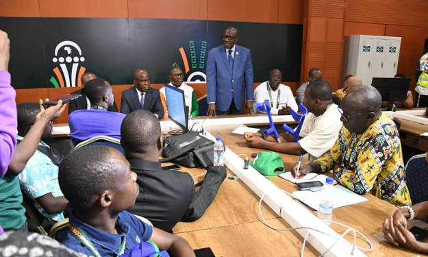 CAN 2023 : une délégation du gouvernement Ivoirien a rendu visite aux journalistes au centre médias de Treichville