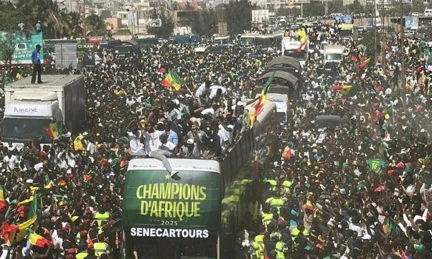 CAN 2025 : parade exceptionnelle des Lions de la Téranga dans les rues de Dakar