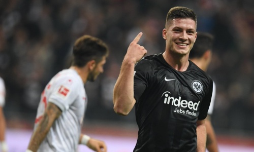 Ce jeune serbe de 20 ans entre dans l’histoire de la Bundesliga