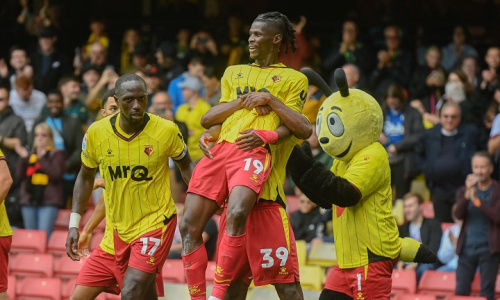 Championship : Bayo Vakoun s’offre un bijou avec Watford contre Derby