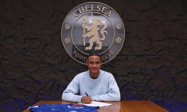 Chelsea : le fils d’Eboué Emmanuel signe son premier contrat professionnel