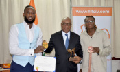 Cissé Cheick et Ruth Gbagbi ont présenté leurs médailles à Idriss Diallo
