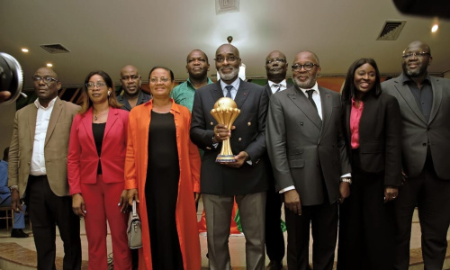 Cocody reçoit à son tour le trophée de la CAN