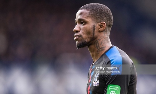 Conspué par ses supporteurs, chambré par ses adversaires… Zaha n’a pas eu un après-midi facile