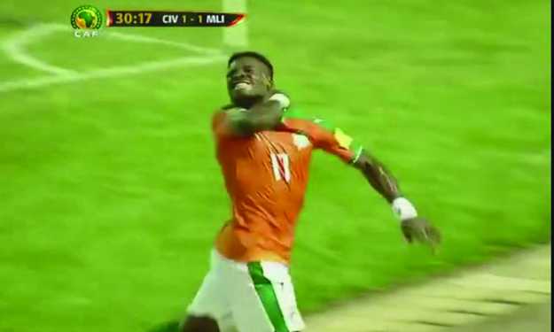 Côte d'Ivoire/Eléphants - Serge Aurier blanchit après son geste d'égorgement