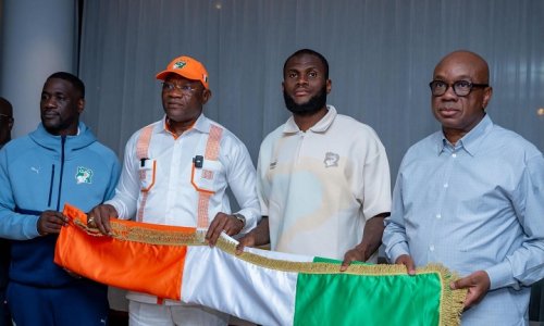 Coupe du monde : le Ministre Adjé Silas Metch a remis le drapeau national aux Eléphants