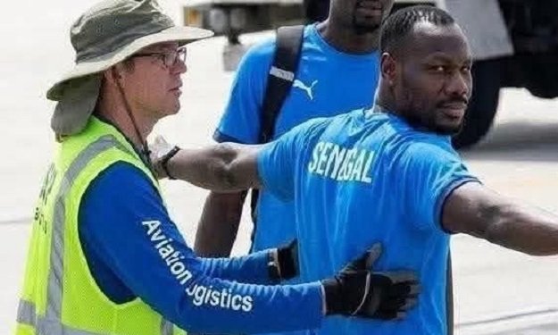 Coupe du monde : les Lions de la Téranga contrôlés sur le tarmac d’un aéroport