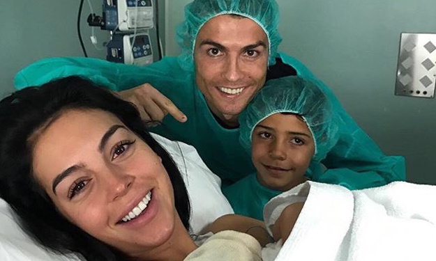 Cristiano Ronaldo heureux papa d’une petite fille