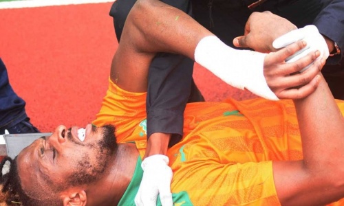 De nouveau éloigné des terrains pour cause de blessure, Kodjia reçoit le soutien de Beaumelle