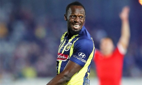 Débuts réussis pour le FOOTBALLEUR PROFESSIONNEL Usain Bolt