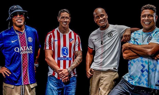 Didier Drogba aux côtés d’autres légendes pour la présentation des nouveaux maillots d’un équipementier