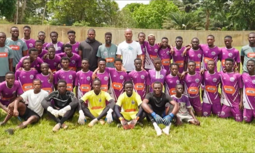 Didier Drogba et N’Dri Romaric ont rendu visite aux pensionnaires du centre de formation d’Emmanuel Eboué