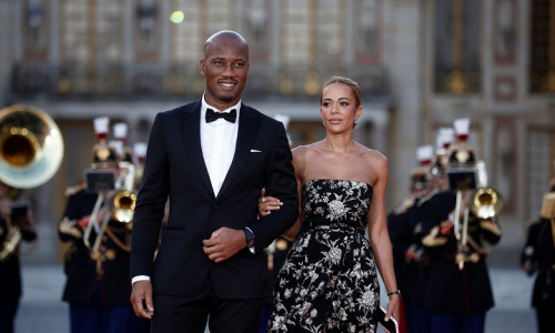 Didier Drogba et sa compagne invités au dîner du Roi Charles III au château de Versailles