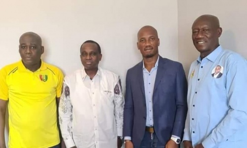 Didier Drogba rend visite à Antonio Souaré