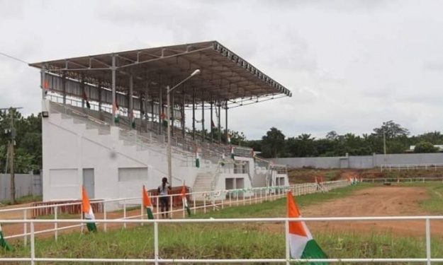 Dimbokro : Paulin Danho annonce la réhabilitation du stade KONE Samba Ambroise et la construction d'un Agora
