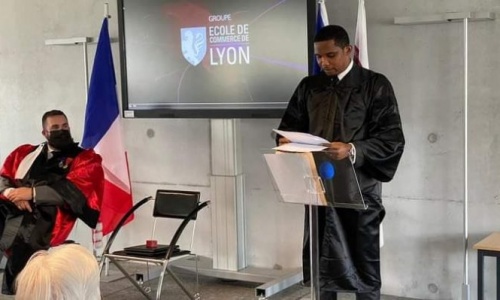 Distingué par l’Ecole de Commerce de Lyon, Samuel Eto’o rejoint d’éminentes personnalités dont Alassane Ouattara