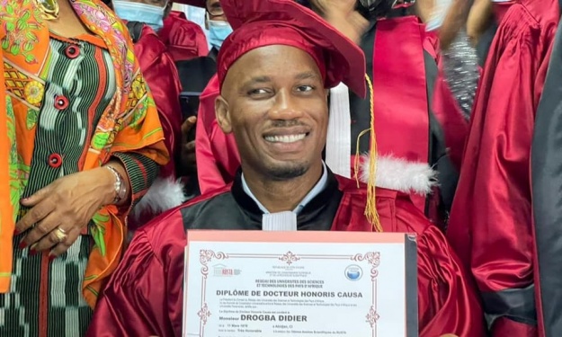 Drogba, nouveau Docteur Honoris Causa du Réseau des Universités des Sciences et Technologies d'Afrique
