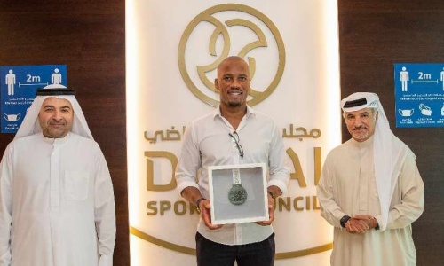 Drogba reçoit un prix à Dubaï