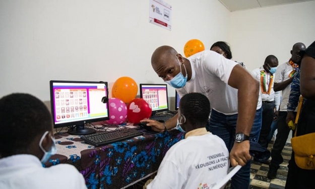 Du matériel informatique offert à des établissements scolaires de la ville de Niablé par les fondations Drogba et Ippon