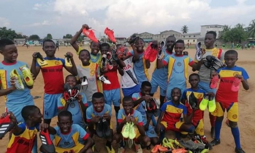 Eboué Kouassi apporte le sourire aux pensionnaires de son club formateur