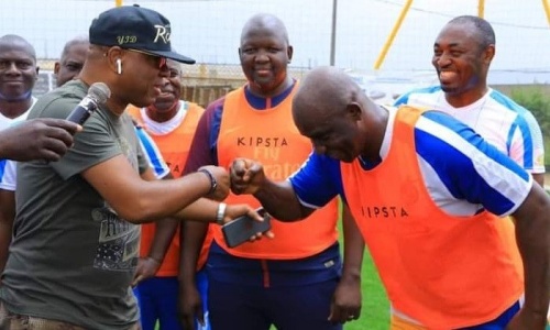 Quand Zoro Marc (Conseiller de Drogba) s’incline devant Idriss Diallo