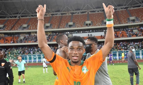 Eléphants : Auteur de son 1er but en sélection, Amad Diallo reçoit les bénédictions de Drogba