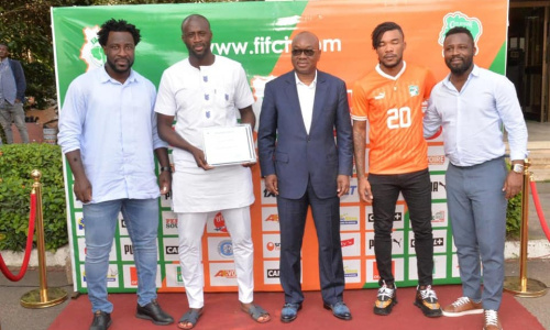 Eléphants : Yaya Touré reçoit ses attributs d’Ambassadeur de la FIF