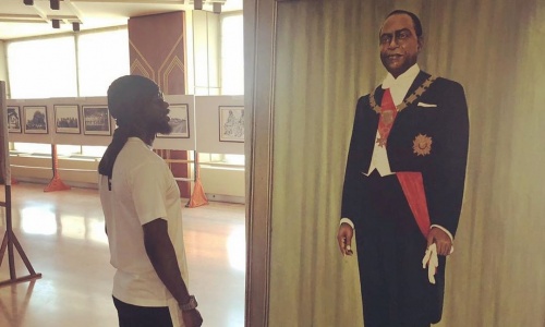 En vacances en Côte d’Ivoire, Gervinho se ressource auprès du Père Fondateur