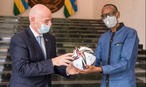 En visite au Rwanda pour l’inauguration d’un bureau de Développement FIFA, Gianni Infantino reçu en Audience par Paul Kagamé