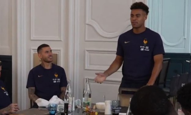 Equipe de France : Désiré Doué a célébré ses 20 ans avec ses coéquipiers