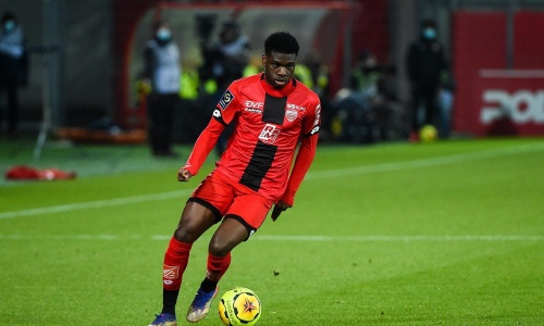 Eric Junior Dina Ebimbe signe son retour au PSG