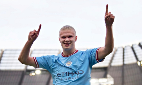 Erling Haaland élu joueur de l’année en Premier League