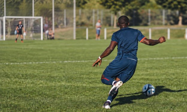Évolution des systèmes tactiques dans le football moderne
