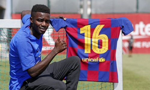 FC Barcelone : Moussa Wagué promu en équipe première