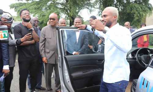 FIF : Élu meilleur joueur de la Ligue 1, Zouzoua Pacôme remporte le prix "Pro c'est Pro" de la Fondation Franck Kessié