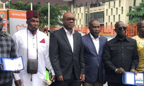 FIF : voici les clubs bénéficiaires des bus