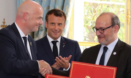 Football féminin et sport scolaire en Afrique au cœur d’un accord conclu entre la FIFA et l'Agence française de Développement