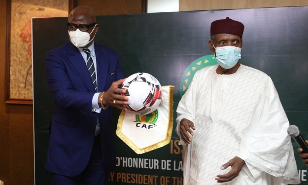 Fraichement intronisé Président d’honneur de la CAF, Issa Hayatou prend rendez-vous avec la Côte d’Ivoire