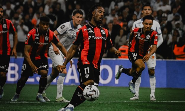 France : Elye Wahi refroidit le Vélodrome avec une somptueuse Panenka