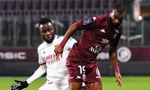 France : L'OL de Cornet et Sinaly perd la tête face au FC Metz de Maïga en Angban