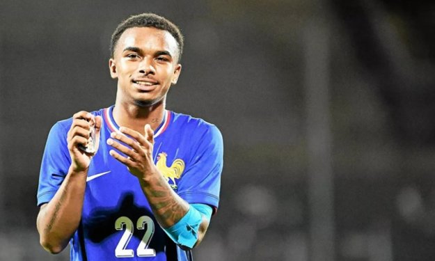 France : Leny Yoro, Eli Kroupi Junior et Nathan Zézé convoqués chez les Espoirs