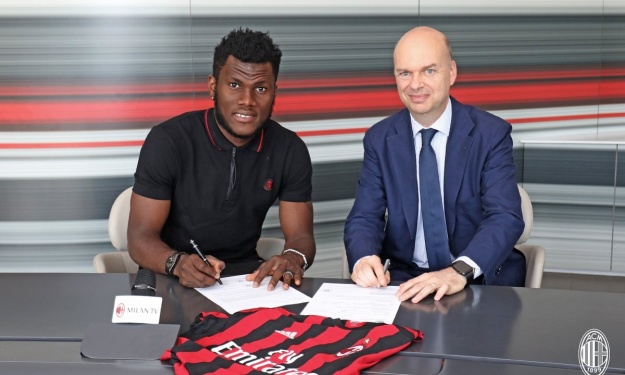 Franck Kessié rejoint officiellement le Milan AC Franck Kessié rejoint officiellement le Milan AC