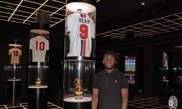 Franck Kessié rejoint officiellement le Milan AC Franck Kessié rejoint officiellement le Milan AC