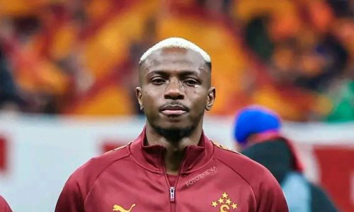 Galatasaray : Victor Osimhen ému par l’hommage des supporters à sa Mère