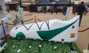 Ghana : Une ancienne gloire repose désormais dans une paire de marque géante