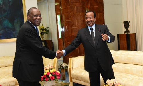 Hayatou reprend du service au pays entant que "Président de l'Académie nationale de football"