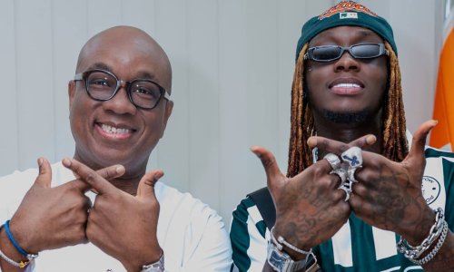 Idriss Diallo félicite Himra pour son concert au Zénith