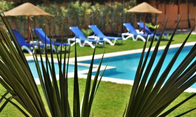 Il y a bel et bien une piscine à l'hôtel ALRAWAB...