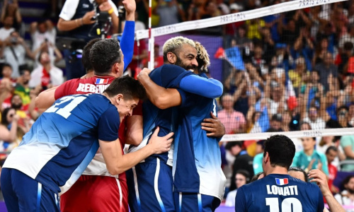 JO 2024 (volleyball) : la France remporte l’Or devant la Pologne